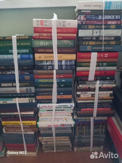 2 шкафа книг