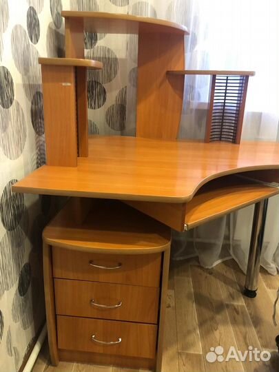 Компьютерный стол