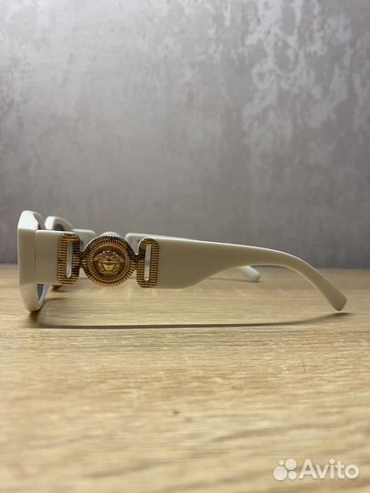 Солнцезащитные очки versace