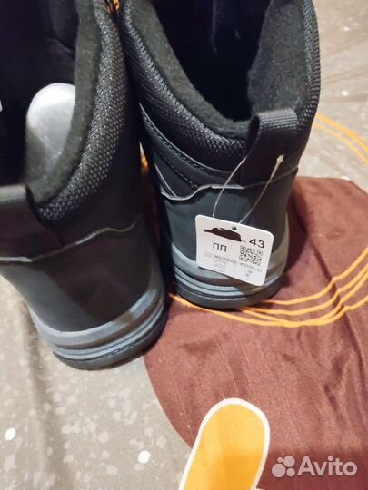 Новые зимние ботинки 43 размер