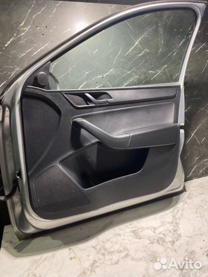 Дверь боковая передняя правая Skoda Rapid cfna
