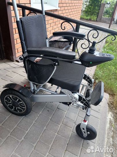 Инвалидная коляска с электроприводом