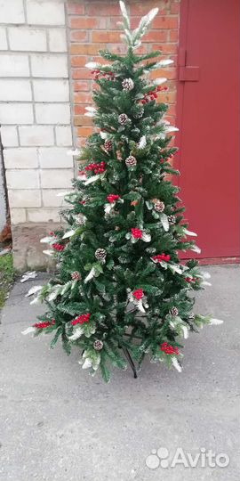 Ёлка искусственная новогодняя с ягодами и шишками