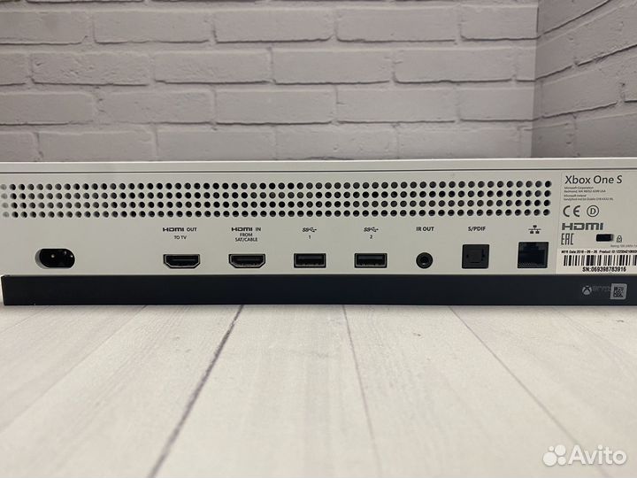 Xbox One S 2 геймпада