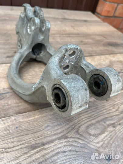 Кулак поворотный передний левый Opel Astra Gtc J