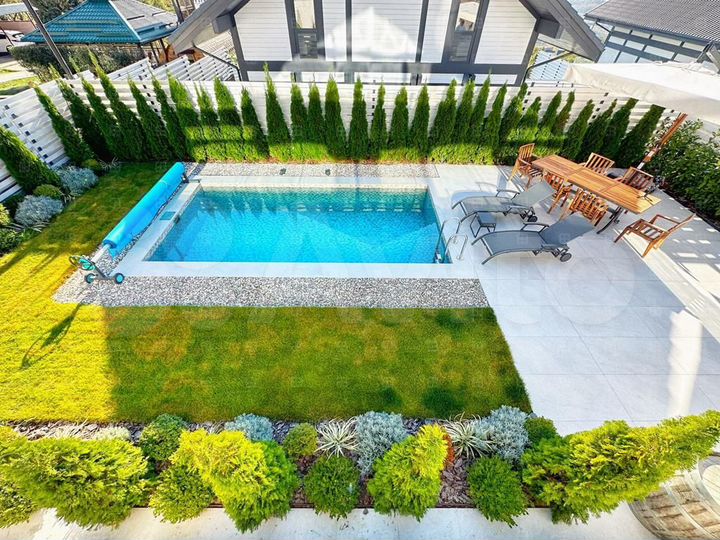 Коттедж 260 м² на участке 6 сот.