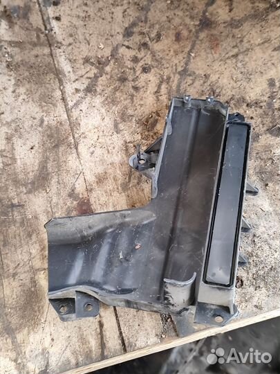 Фиксатор радиатора печки Skoda Octavia A5