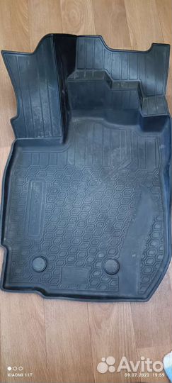 Автомобильные коврики рено дастер