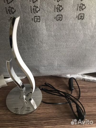 Светодиодная настольная лампа