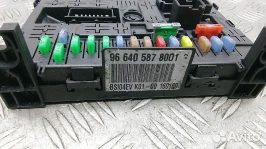 Блок предохранителей peugeot 308 1 (6BN05M101)