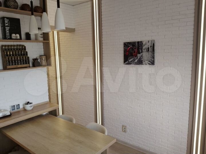 2-к. квартира, 58 м², 1/17 эт.