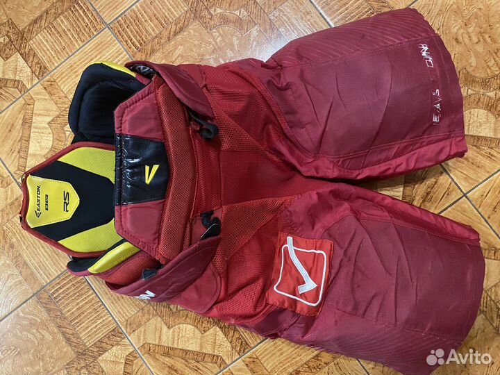 Форма хоккейная игровая шорты, клюшки, обломки