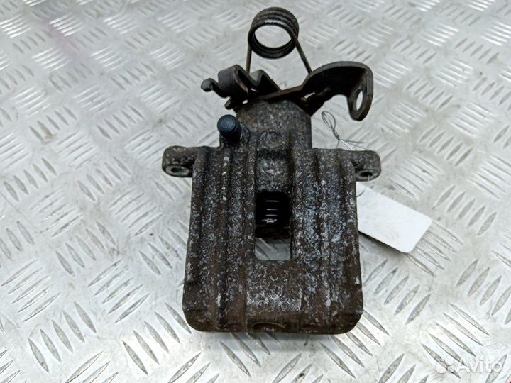 Суппорт задний левый для Audi A4 B6 8E0615423G