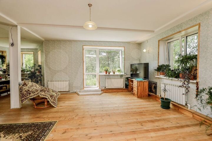 Коттедж 242 м² на участке 12 сот.