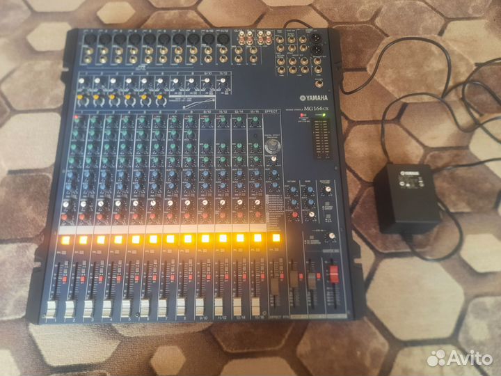 Активный микшерный пульт