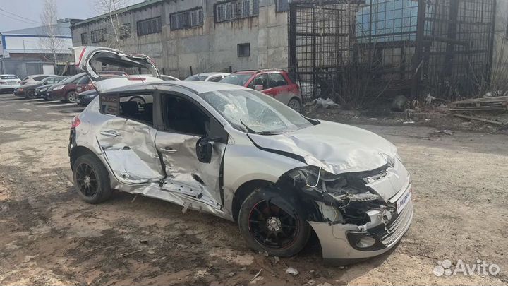 Накладка торпедо правая Renault Megane 3 689205063