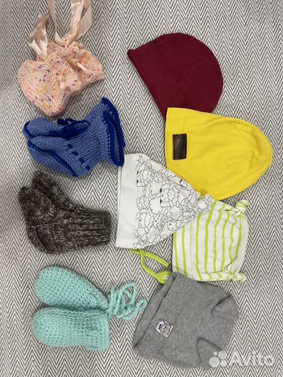 Шапки пинетки носки