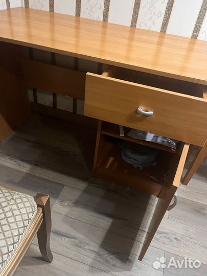 Письменный стол для школьника