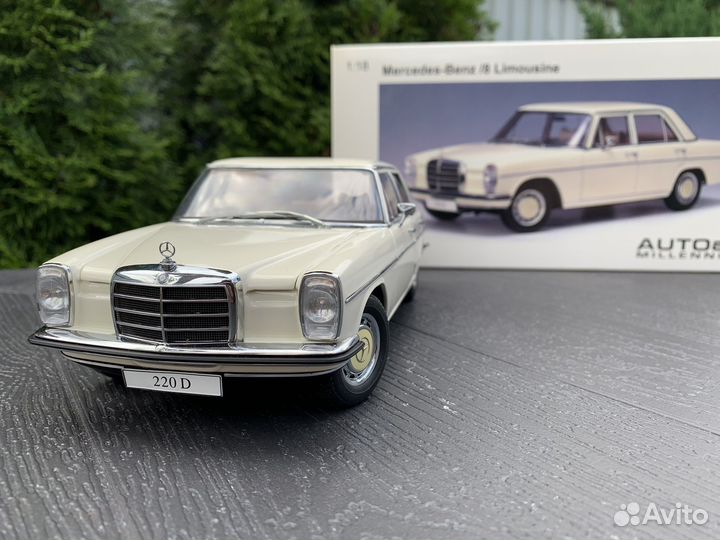 1/18 Autoart Mercedes-Benz /8 Limousine 220d w115