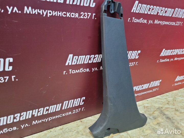 Обшивка средней стойки левая Renault Logan