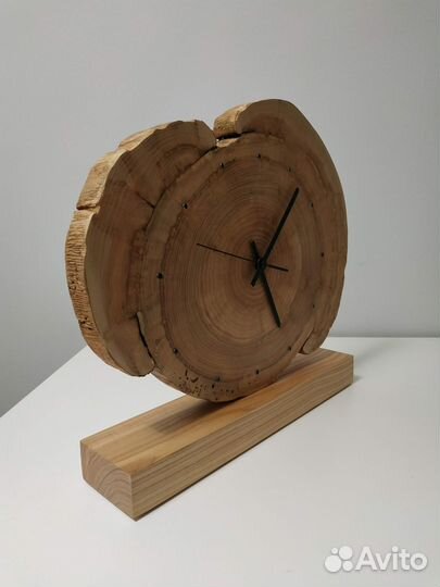 Часы из спила дерева настольные