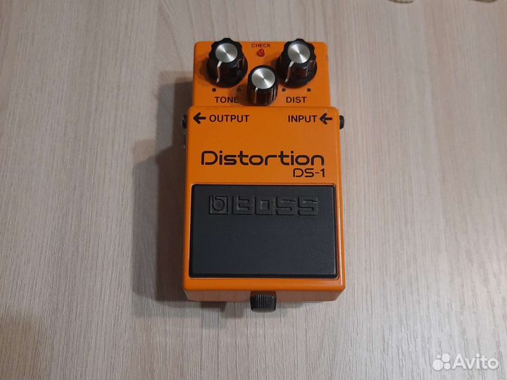 Гитарная педаль boss ds-1