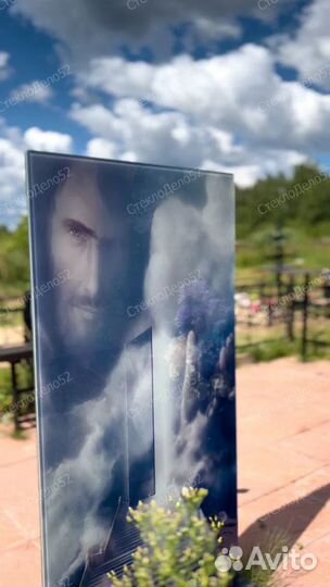 Памятники из стекла