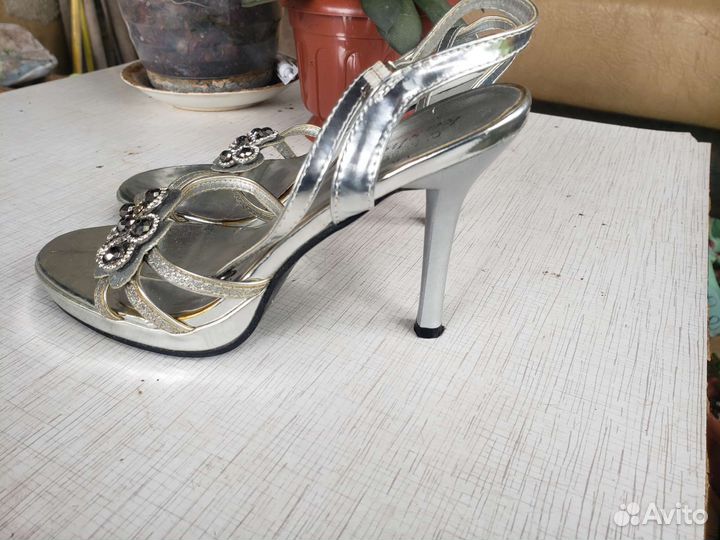 Обувь женская 36 размер