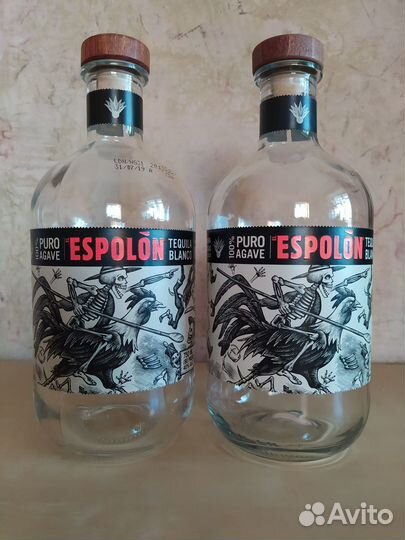 Бутылка стеклянная с пробкой из-под текилы