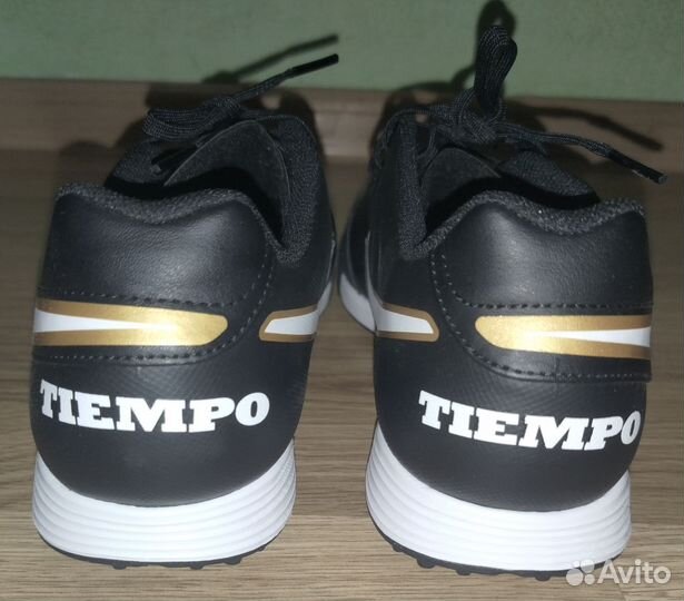 Новые Сороконожки Nike Tiempo оригинал 42+43