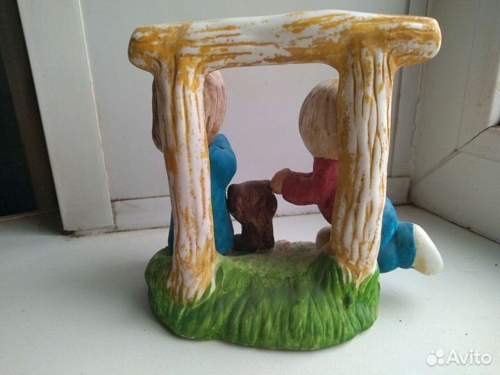 Фарфоровая статуэтка 