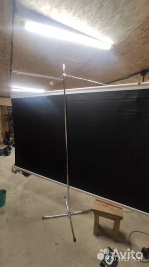Экран для проектора на штативе 250*150см
