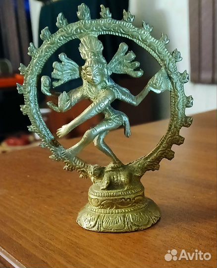 Старинная статуэтка