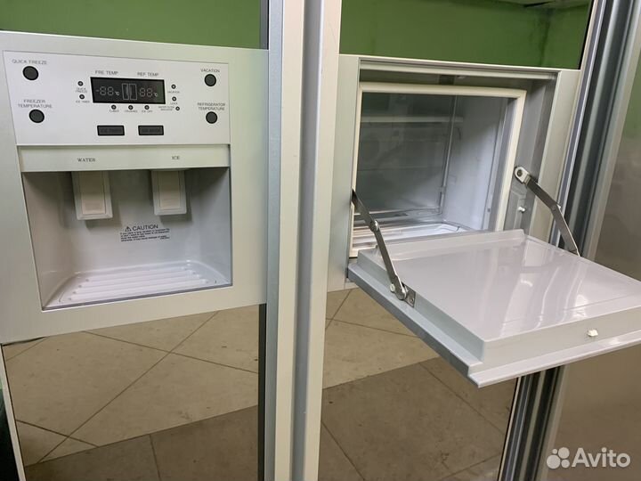 Холодильник Samsung SidebySide