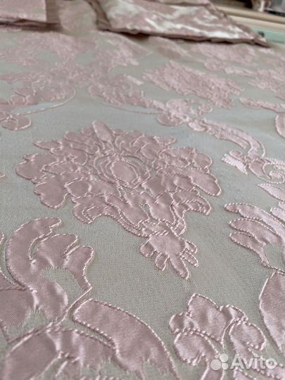 Покрывало и 4 наволочки