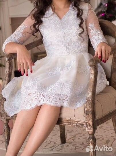 Платье молочное с серебряными узорами 44