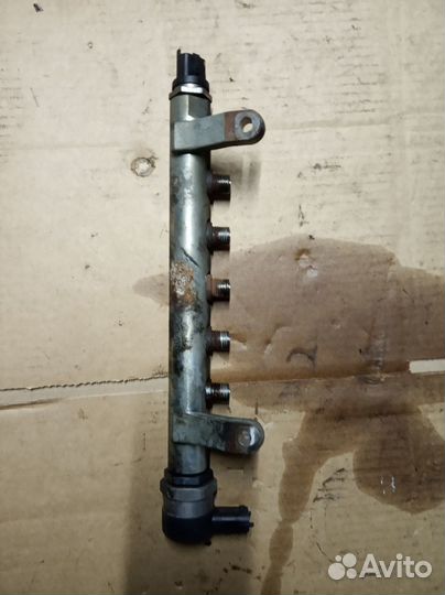 Топливная рампа в сборе 9654748880 Freelander 2.2