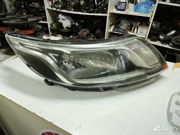 Фара правая Kia Rio 3