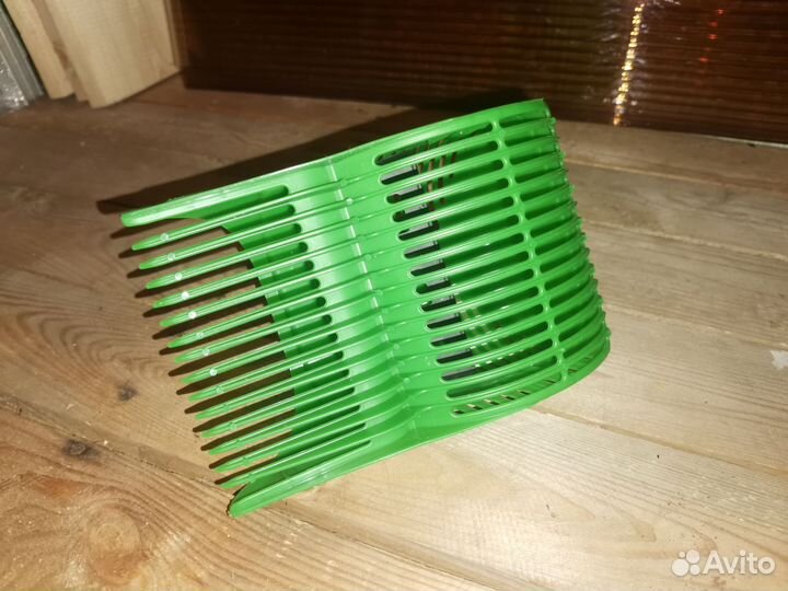 Для сбора ягод жук