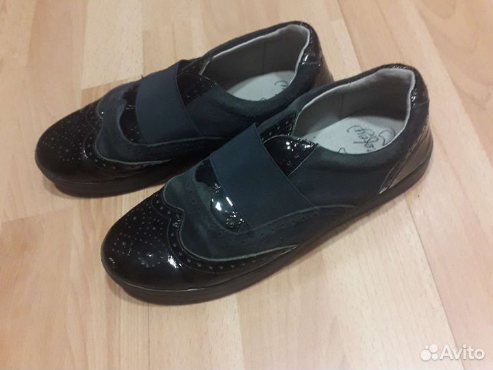 Продаю туфли котофей