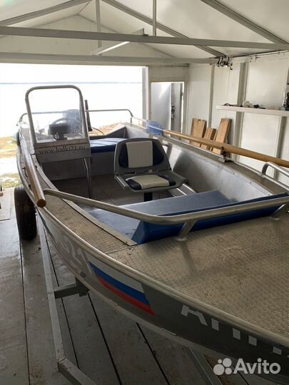 Лодка с мотором