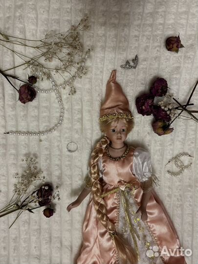 Кукла фарфоровая коллекционная