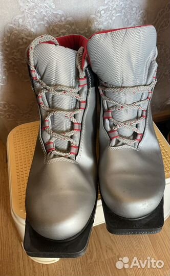 Горные лыжи и ботинки