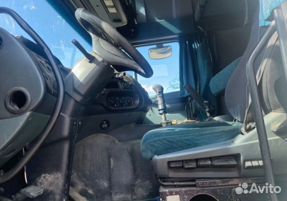 В разборке грузовик DAF,XF 95 2002-2005