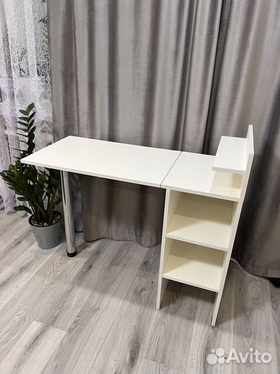 Стол маникюрный