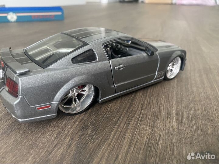 Модель 1/24 2000 Ford Mustang gt maisto