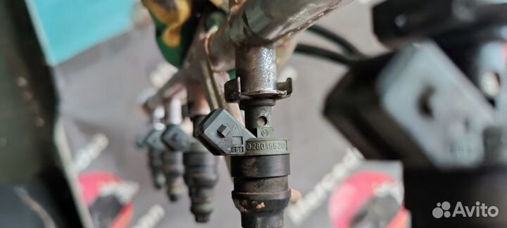 Топливная рампа с форсунками m104 Mercedes Benz w1