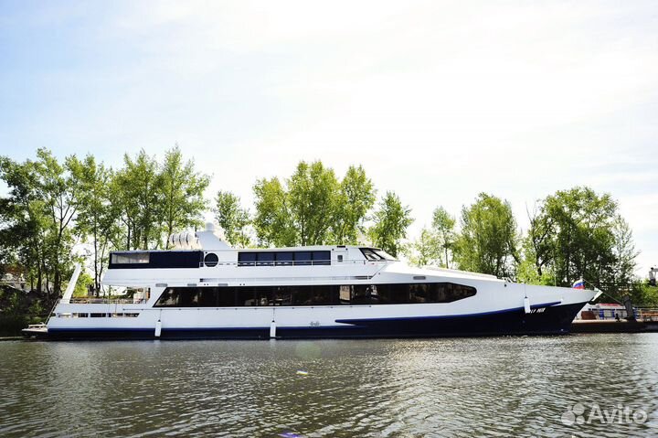 Моторная яхта 
