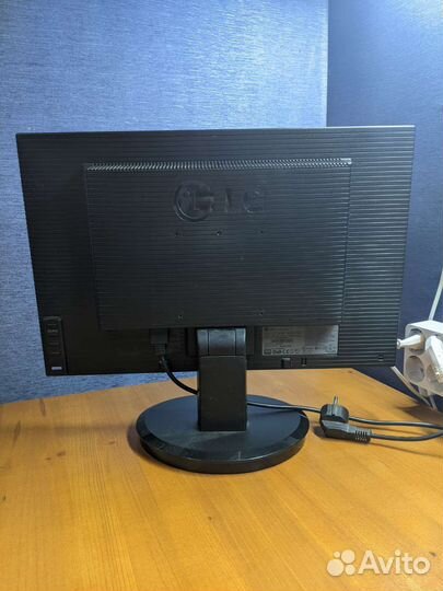 Монитор LG Flatron L204WT