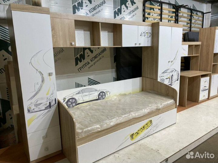 Стол с надстройкой